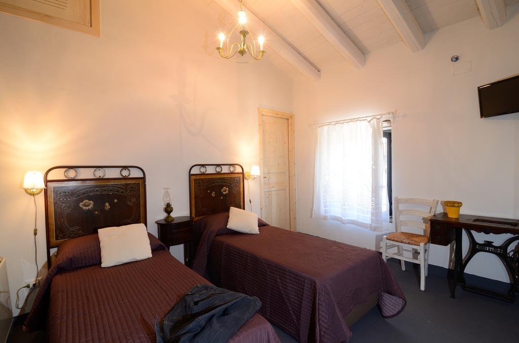 Il Tanaceto Hotel Castiglione De Sicilia Bilik gambar